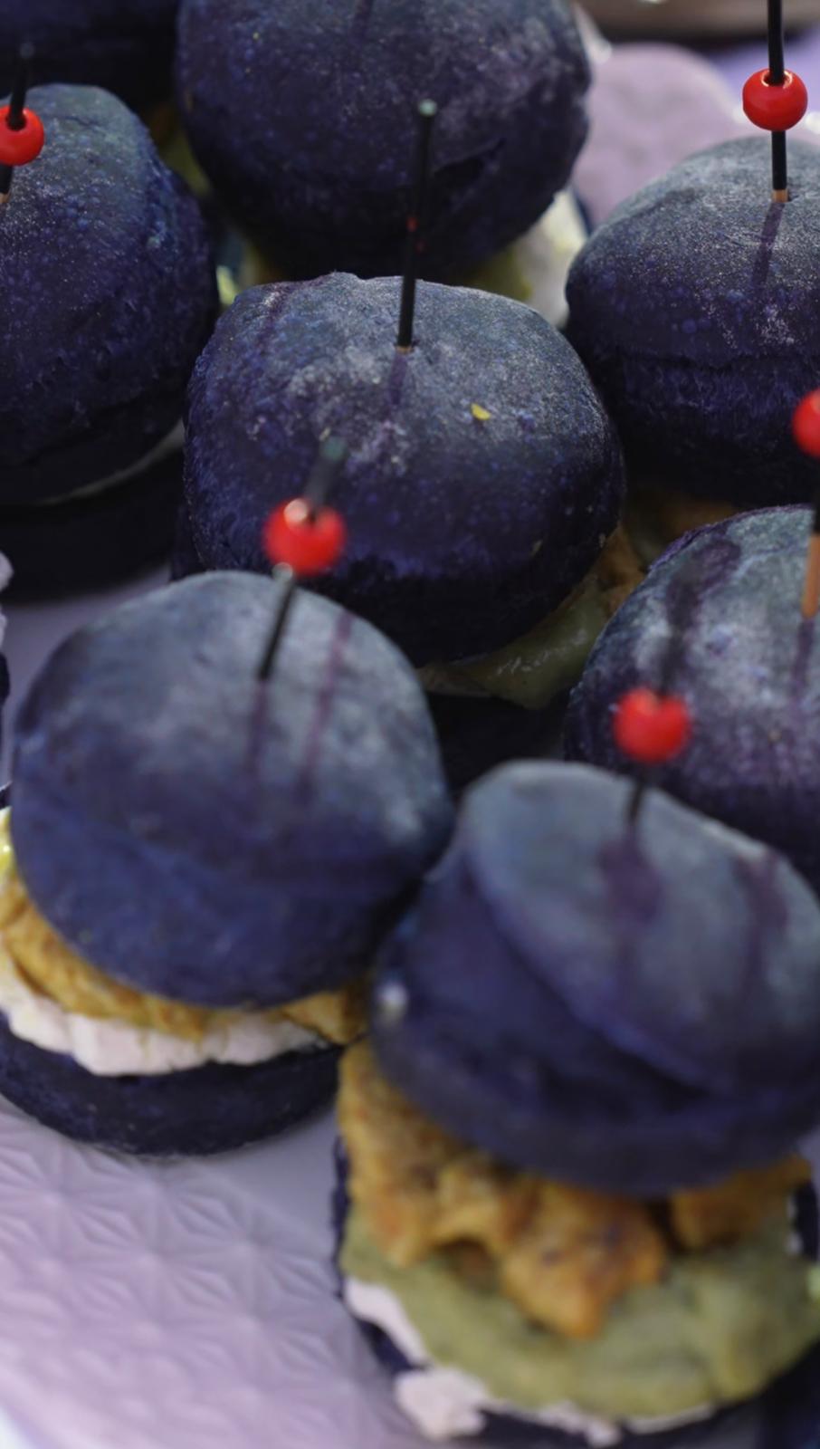 Choux au cassis, pâtisserie fine Maison Maga Gourmet Marrakech
