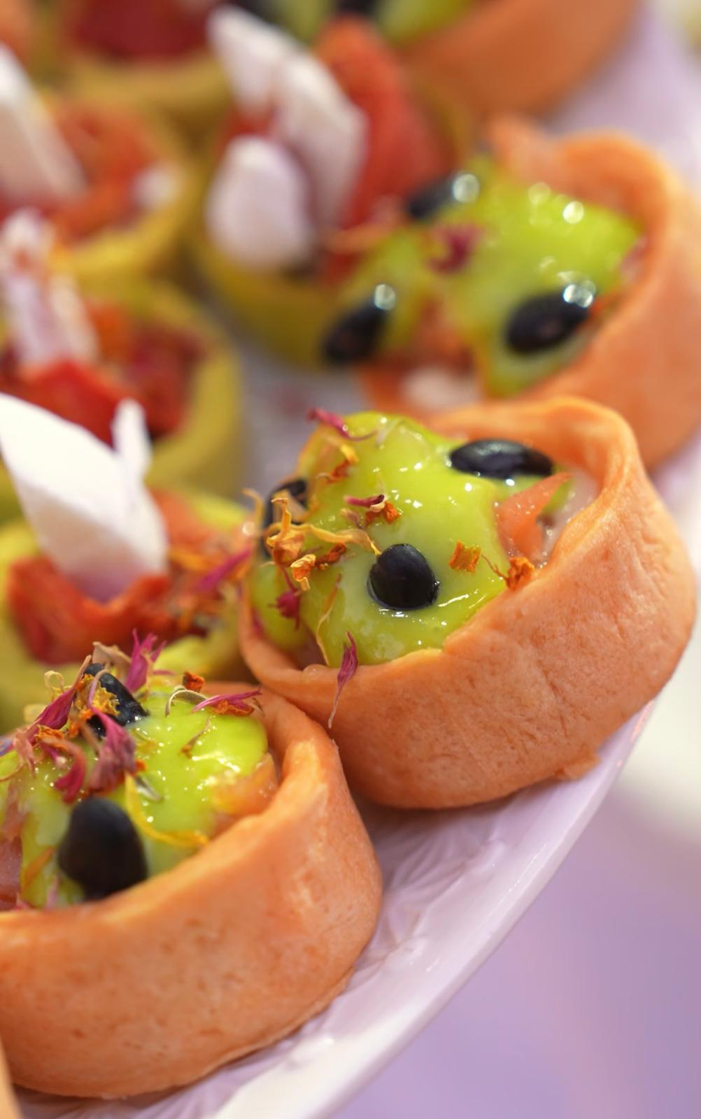 Mini-quiches salées pour un buffet d'entreprise à Marrakech