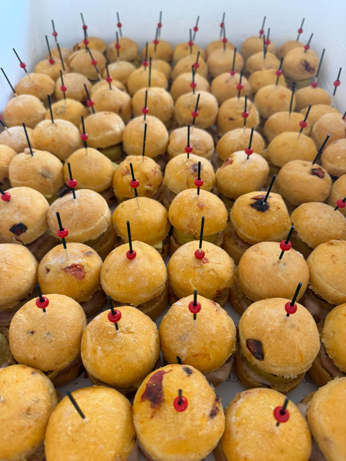 Plateau de mini-choux salés pour un cocktail d'entreprise à Marrakech