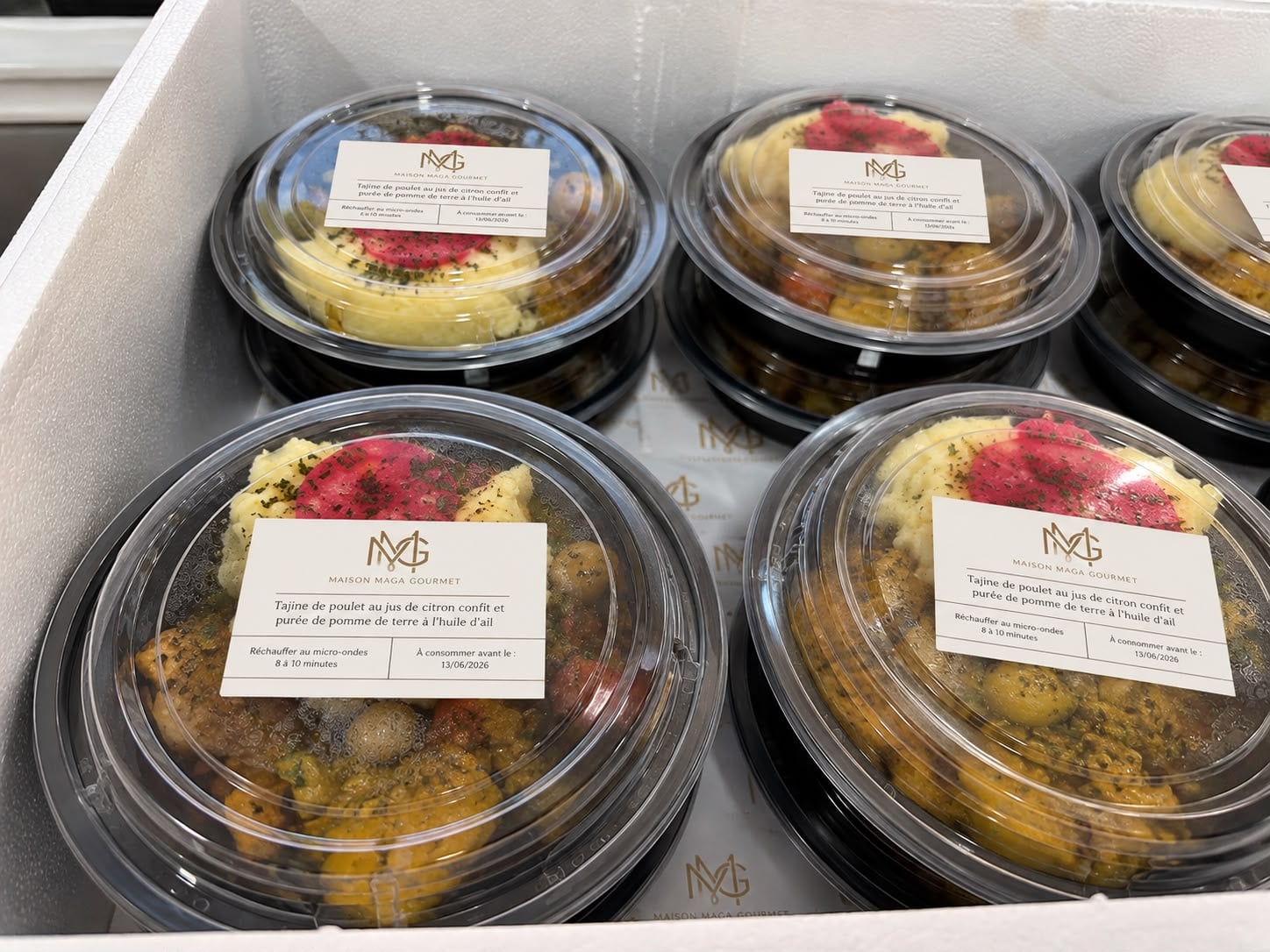 Plateaux-repas individuels Maison Maga Gourmet prêts à livrer dans les bureaux de Marrakech