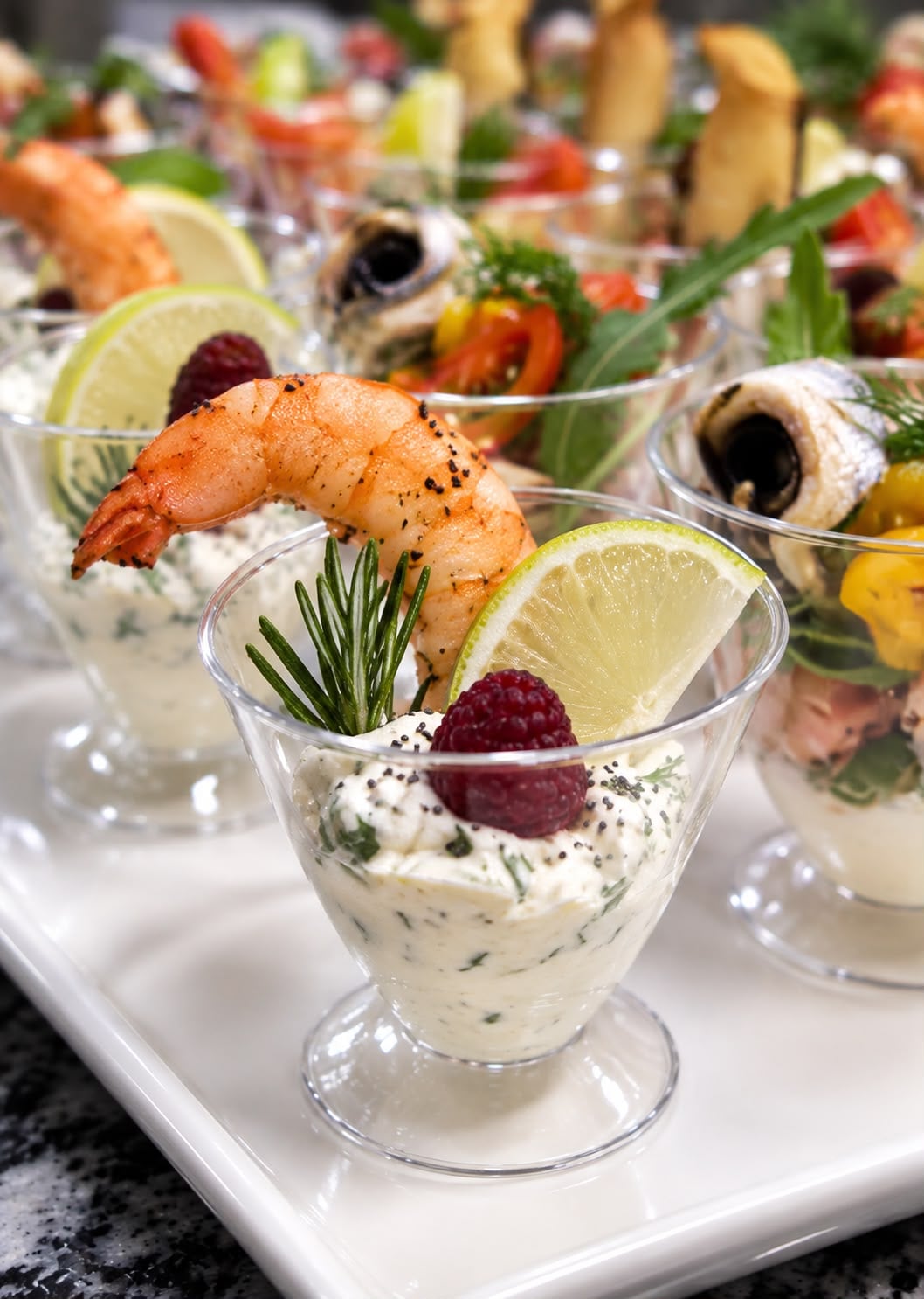 Verrine crevette, crème aux herbes et citron vert pour un cocktail dînatoire à Marrakech