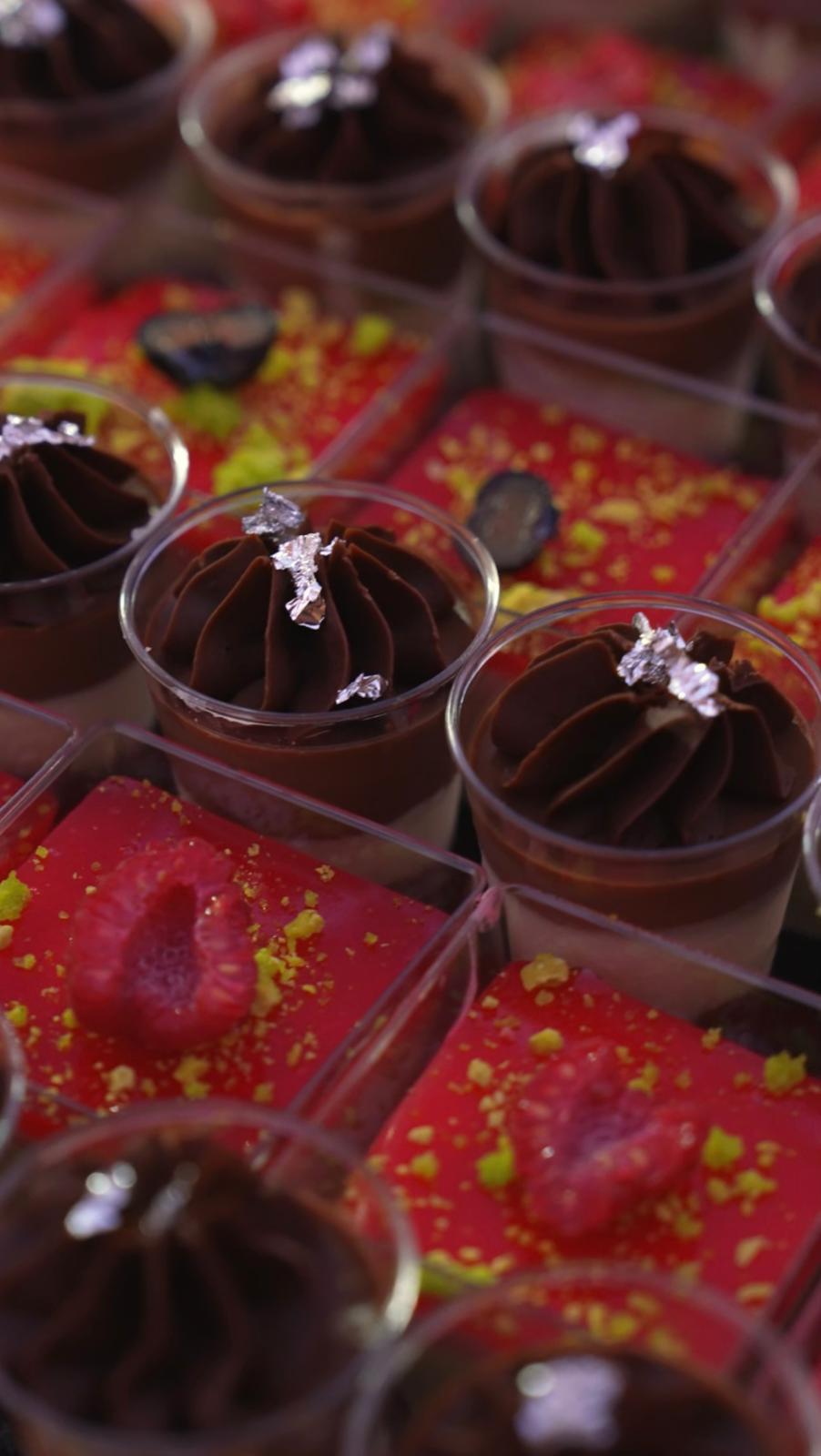 Verrines au chocolat pour un buffet de desserts d'entreprise