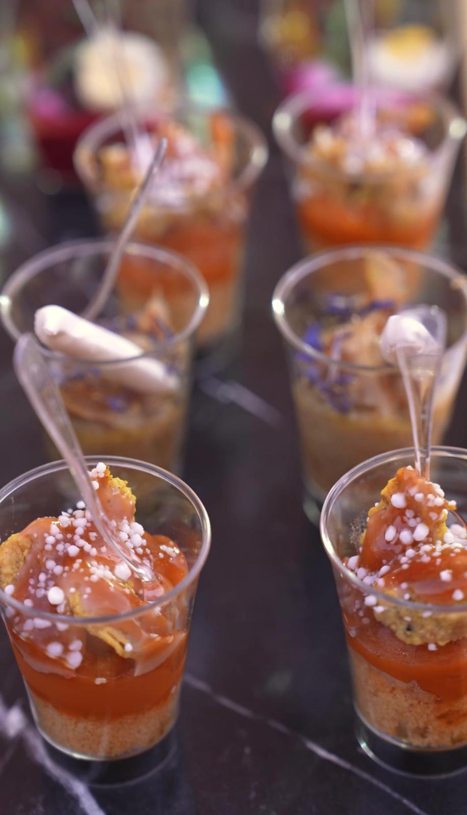 Verrines dessert sur un buffet de réception à Marrakech