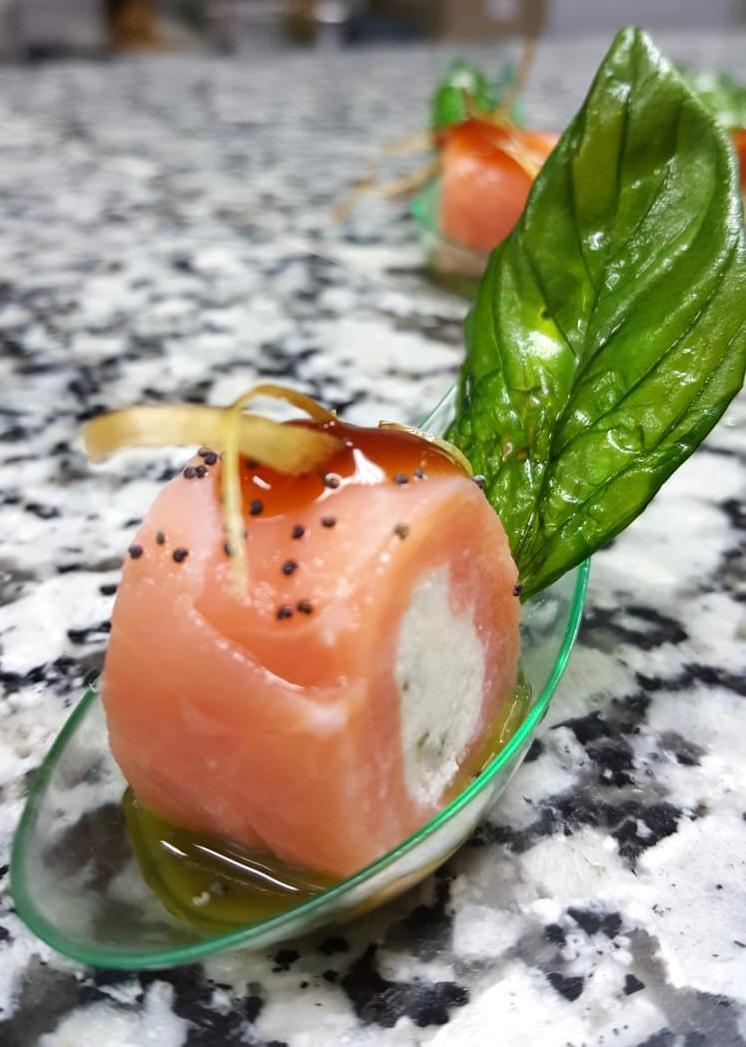 Roulé de saumon au fromage frais, pièce cocktail Maison Maga Gourmet